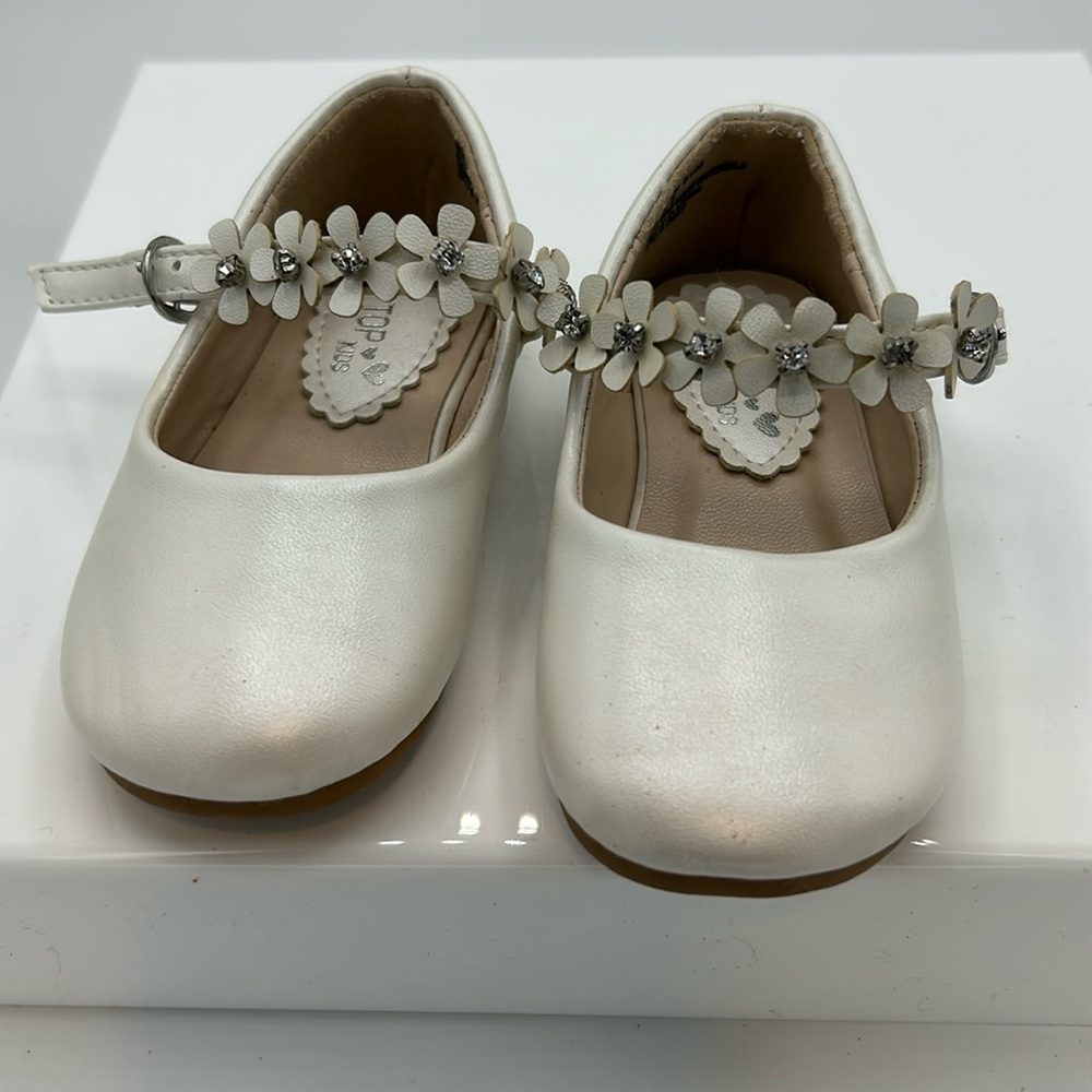 Toddler girl’s Ivory TipTop Rhinestone Dress Shoes.